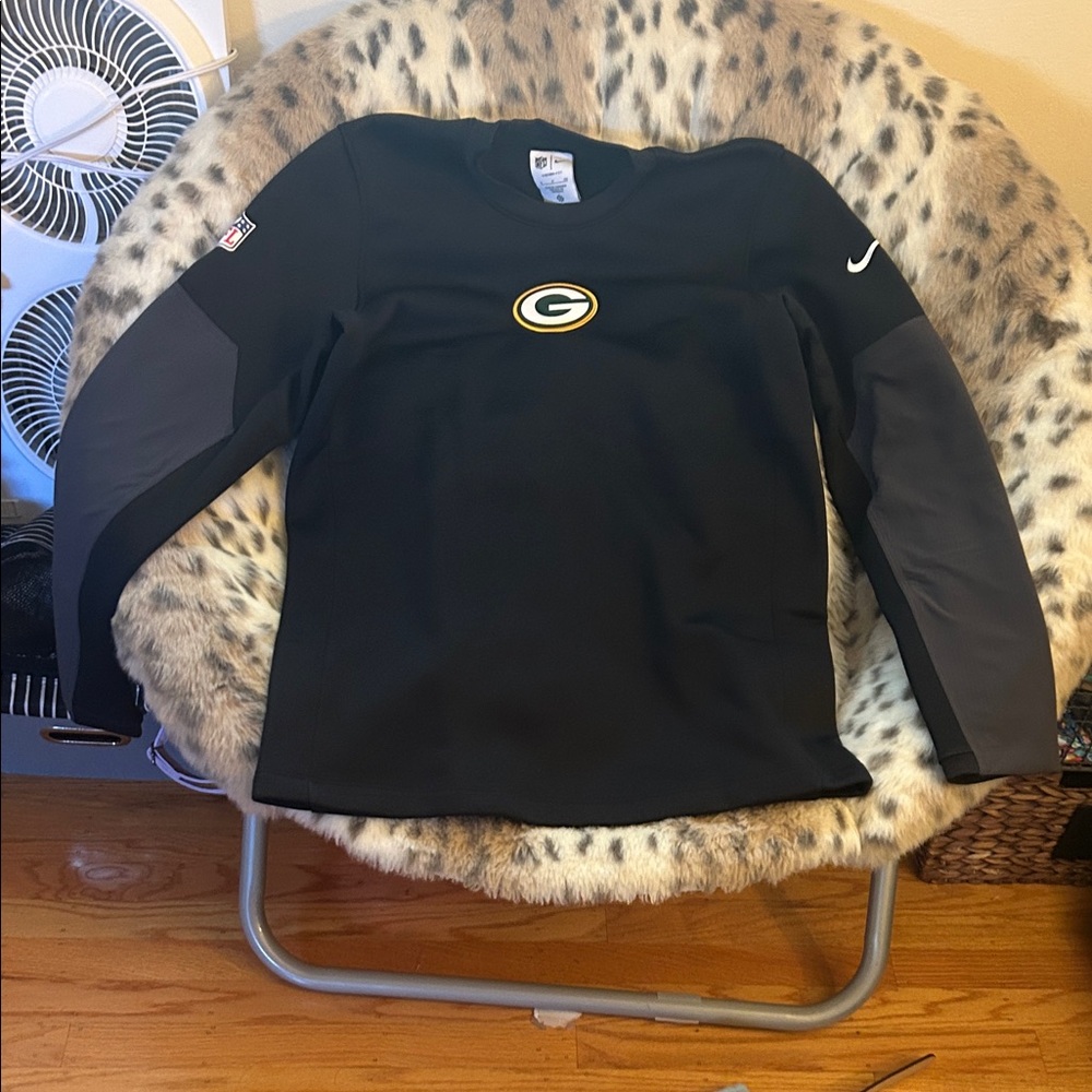 NWOT Nike Green Bay Packers NFL Black Therma-Fit Top with Logo